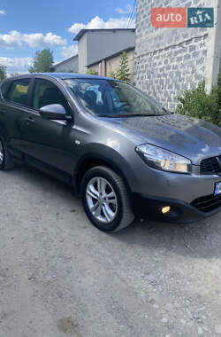 Внедорожник / Кроссовер Nissan Qashqai 2012 в 