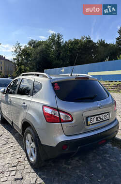 Внедорожник / Кроссовер Nissan Qashqai 2012 в 