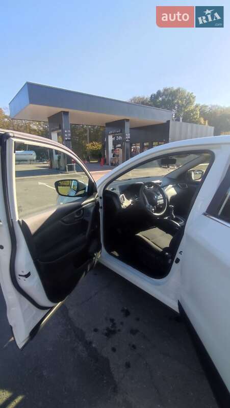 Внедорожник / Кроссовер Nissan Qashqai 2016 в Городке