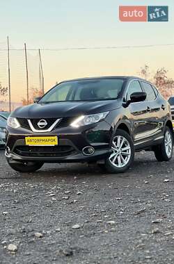 Внедорожник / Кроссовер Nissan Qashqai 2015 в Ужгороде