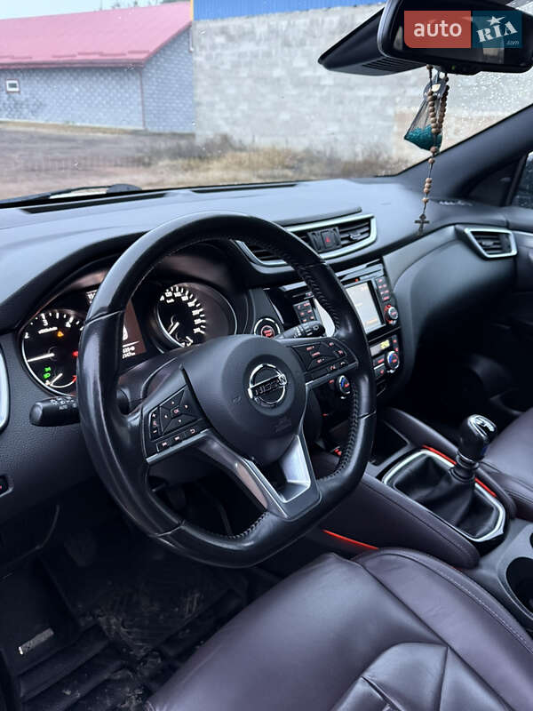 Внедорожник / Кроссовер Nissan Qashqai 2017 в Заречном
