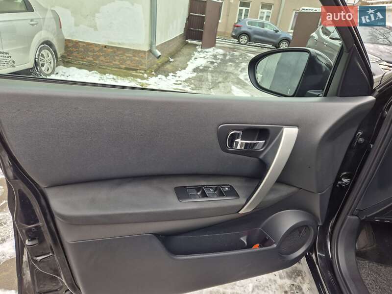 Позашляховик / Кросовер Nissan Qashqai 2011 в Стрию