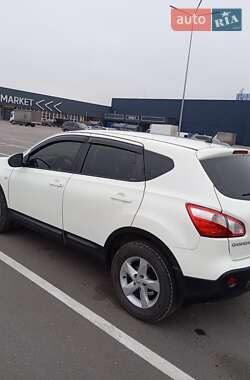 Внедорожник / Кроссовер Nissan Qashqai 2012 в 
