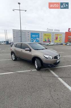 Позашляховик / Кросовер Nissan Qashqai 2011 в Чернівцях