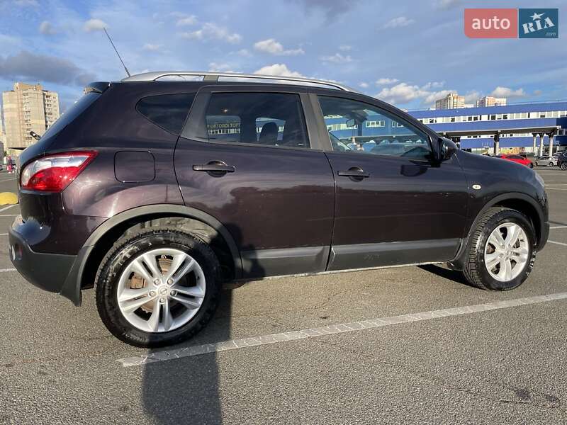 Внедорожник / Кроссовер Nissan Qashqai 2011 в 