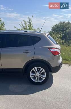 Внедорожник / Кроссовер Nissan Qashqai 2012 в 