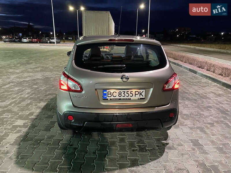 Позашляховик / Кросовер Nissan Qashqai 2011 в Стрию