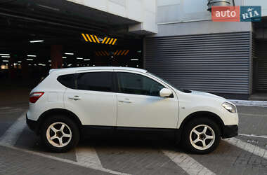 Внедорожник / Кроссовер Nissan Qashqai 2011 в 