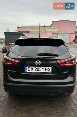 Внедорожник / Кроссовер Nissan Qashqai 2015 в 