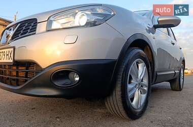 Позашляховик / Кросовер Nissan Qashqai 2013 в 