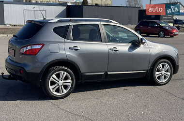 Внедорожник / Кроссовер Nissan Qashqai 2012 в 