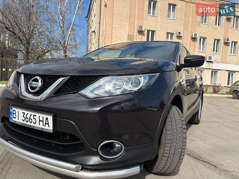 Внедорожник / Кроссовер Nissan Qashqai 2015 в Полтаве