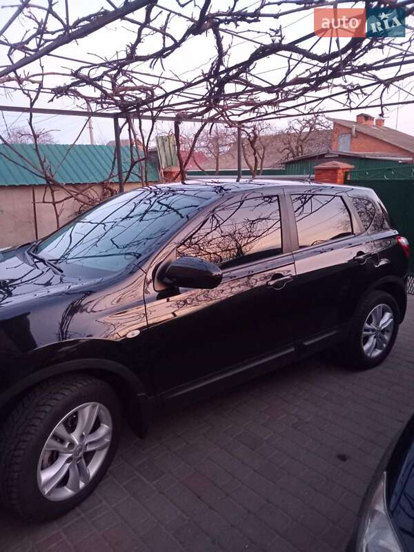 Внедорожник / Кроссовер Nissan Qashqai 2010 в 