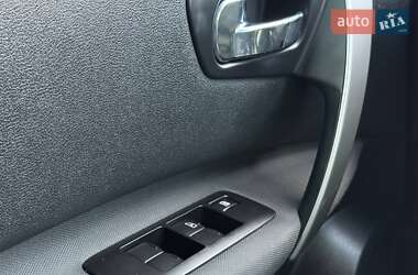 Внедорожник / Кроссовер Nissan Qashqai 2012 в 