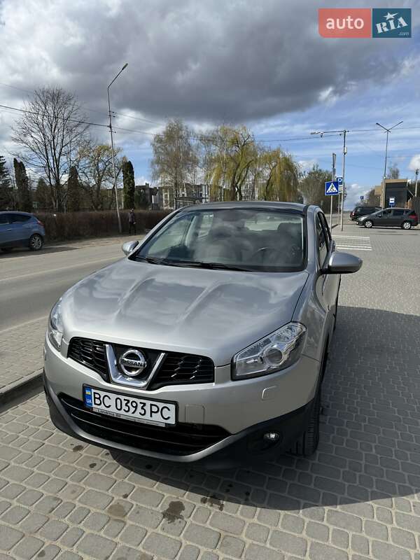 Внедорожник / Кроссовер Nissan Qashqai 2012 в 
