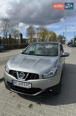 Внедорожник / Кроссовер Nissan Qashqai 2012 в 