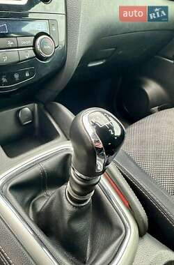 Внедорожник / Кроссовер Nissan Qashqai 2014 в 