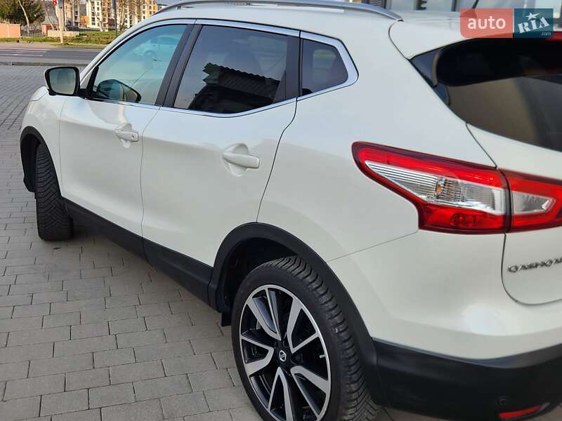 Позашляховик / Кросовер Nissan Qashqai 2015 в Івано-Франківську