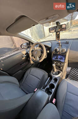 Внедорожник / Кроссовер Nissan Qashqai 2012 в 