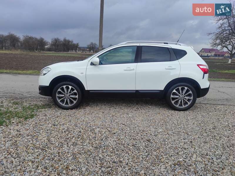 Внедорожник / Кроссовер Nissan Qashqai 2010 в 