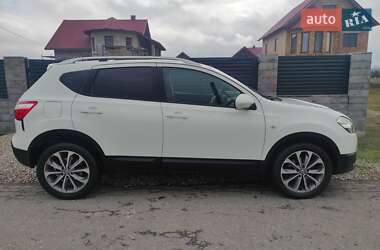 Внедорожник / Кроссовер Nissan Qashqai 2010 в 