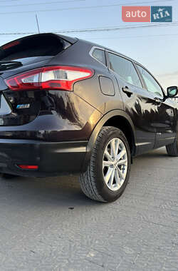 Внедорожник / Кроссовер Nissan Qashqai 2014 в 