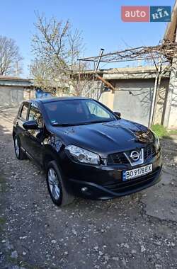 Внедорожник / Кроссовер Nissan Qashqai 2012 в 
