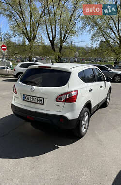 Позашляховик / Кросовер Nissan Qashqai 2012 в 