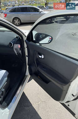 Позашляховик / Кросовер Nissan Qashqai 2012 в 