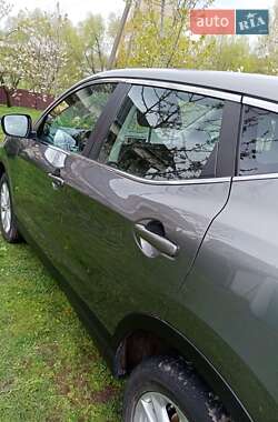 Внедорожник / Кроссовер Nissan Qashqai 2014 в 