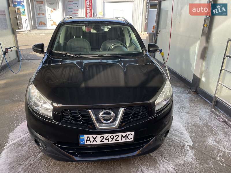Внедорожник / Кроссовер Nissan Qashqai 2012 в 
