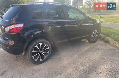 Внедорожник / Кроссовер Nissan Qashqai 2012 в 