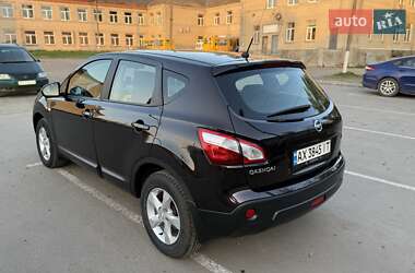 Внедорожник / Кроссовер Nissan Qashqai 2012 в 