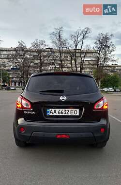 Внедорожник / Кроссовер Nissan Qashqai 2011 в 