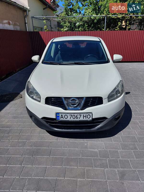Позашляховик / Кросовер Nissan Qashqai 2013 в 