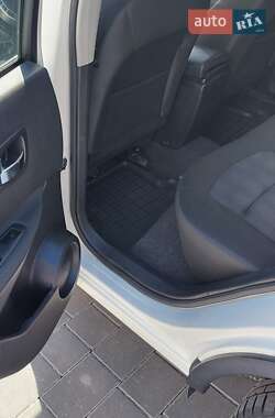 Позашляховик / Кросовер Nissan Qashqai 2013 в 