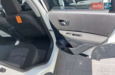 Позашляховик / Кросовер Nissan Qashqai 2013 в 