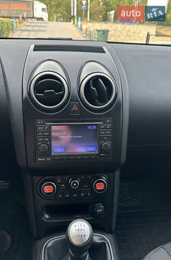 Внедорожник / Кроссовер Nissan Qashqai 2010 в 