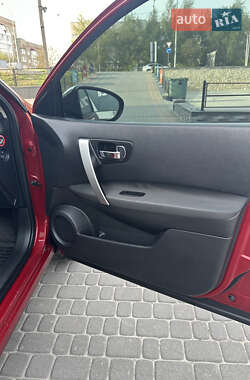 Внедорожник / Кроссовер Nissan Qashqai 2010 в 
