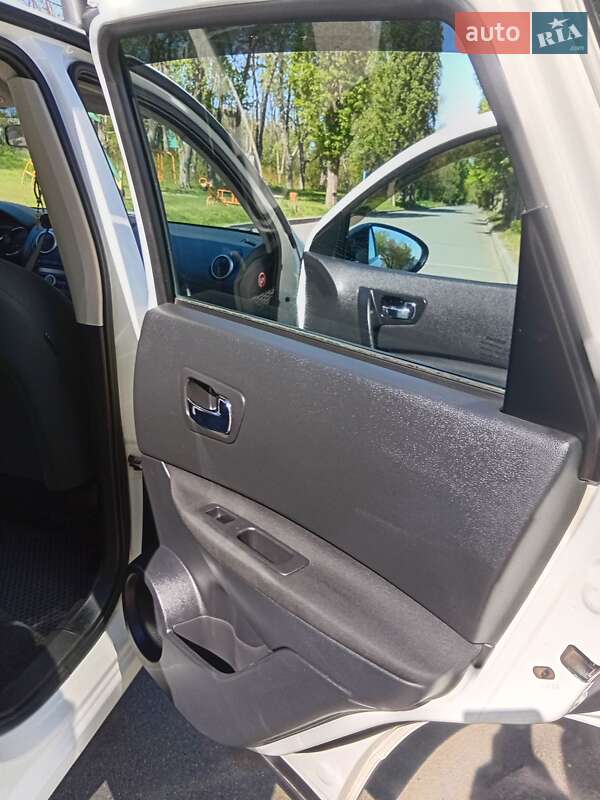 Внедорожник / Кроссовер Nissan Qashqai 2011 в Верхнеднепровске