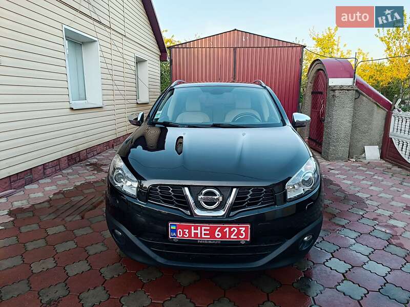 Позашляховик / Кросовер Nissan Qashqai 2011 в 