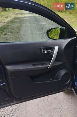 Внедорожник / Кроссовер Nissan Qashqai 2010 в 