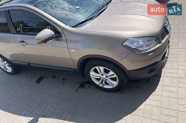 Позашляховик / Кросовер Nissan Qashqai 2014 в 