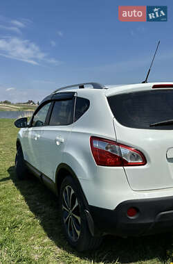 Внедорожник / Кроссовер Nissan Qashqai 2012 в 