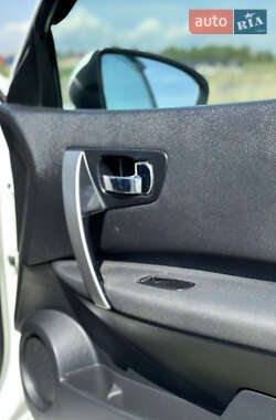 Внедорожник / Кроссовер Nissan Qashqai 2012 в 