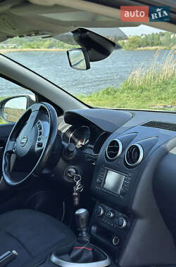 Внедорожник / Кроссовер Nissan Qashqai 2012 в 