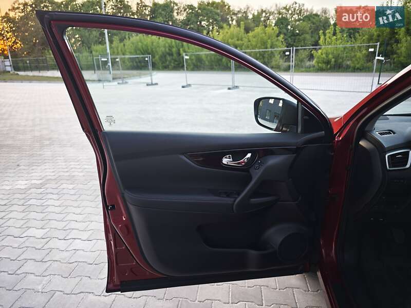 Позашляховик / Кросовер Nissan Qashqai 2016 в Дубні