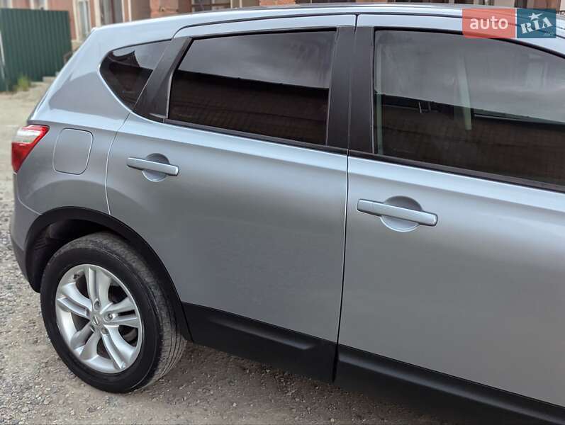 Позашляховик / Кросовер Nissan Qashqai 2010 в Івано-Франківську