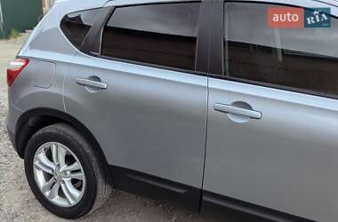 Внедорожник / Кроссовер Nissan Qashqai 2010 в 