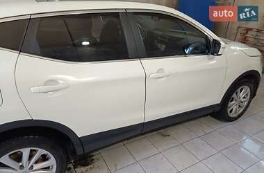 Внедорожник / Кроссовер Nissan Qashqai 2014 в 